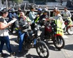 Entrega de chalecos para motociclistas en la ciudad de Ñemby